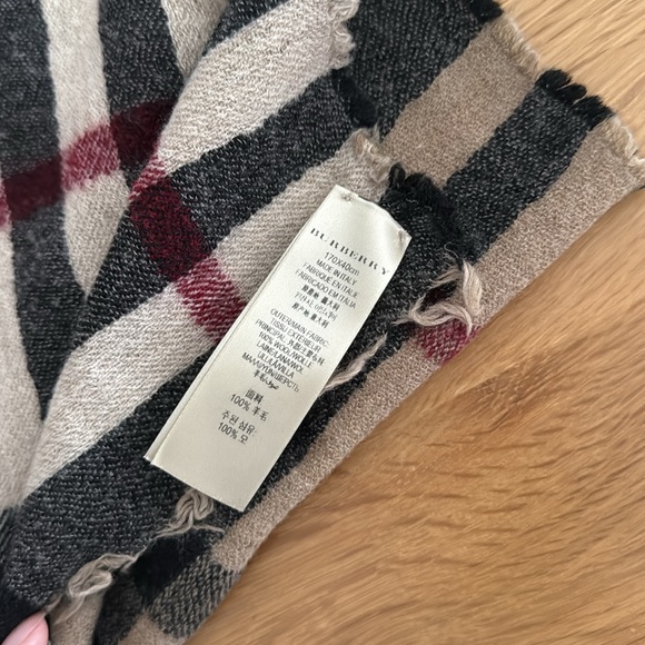 Burberry Wool Scarf Read Description - Picture 2 of 6